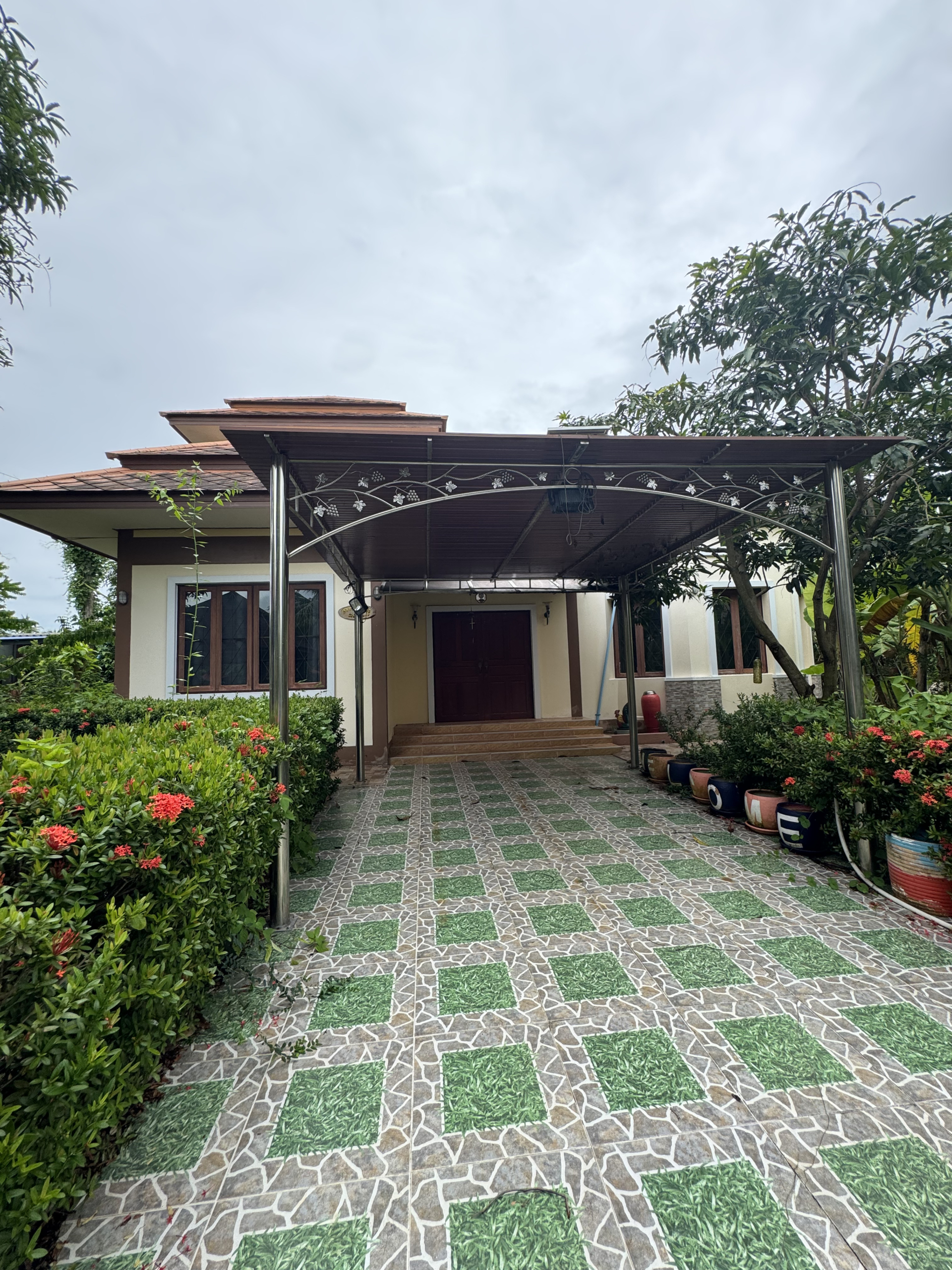 บ้านดำเนินสะดวก