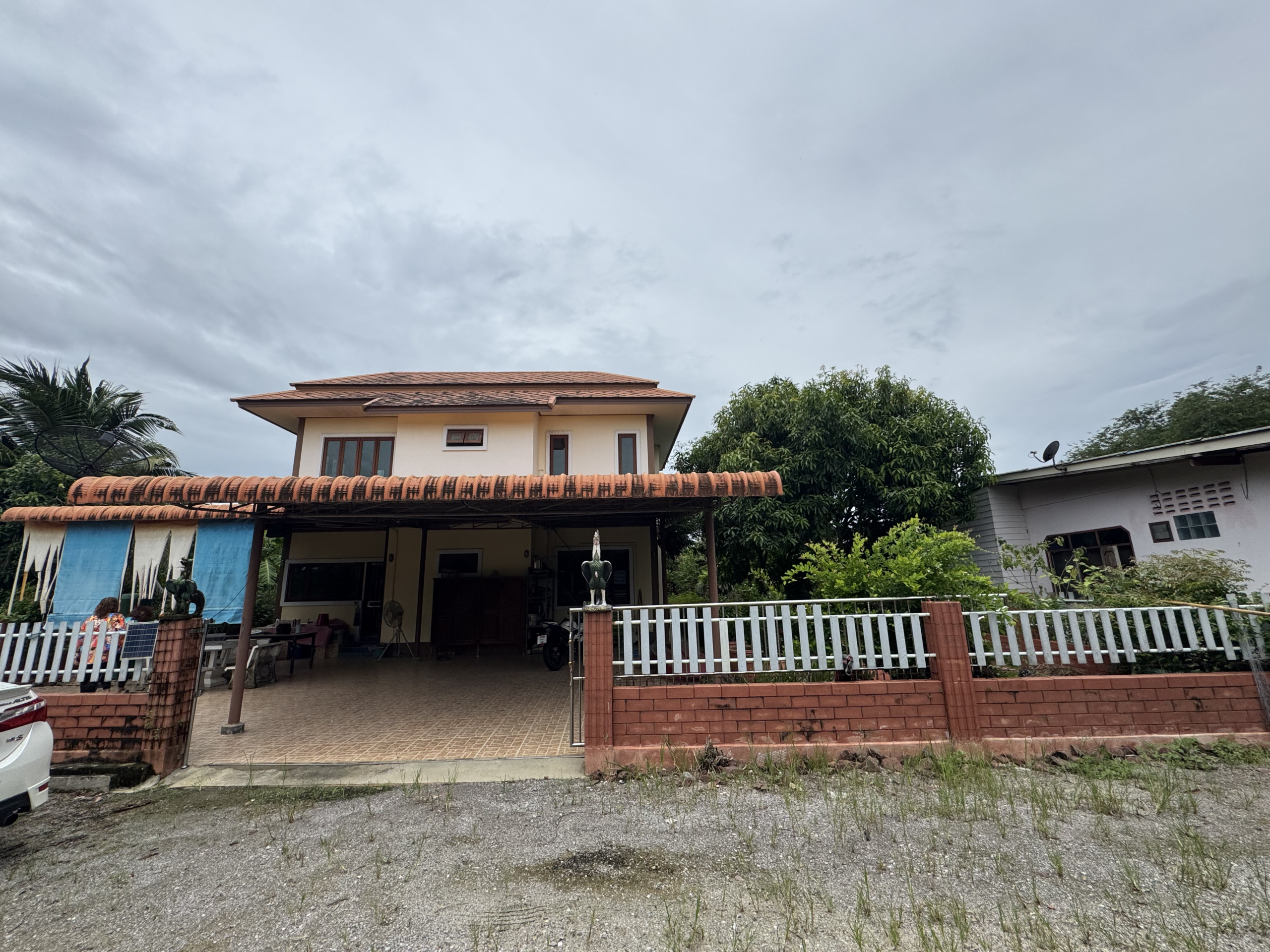 บ้านดำเนินสะดวก